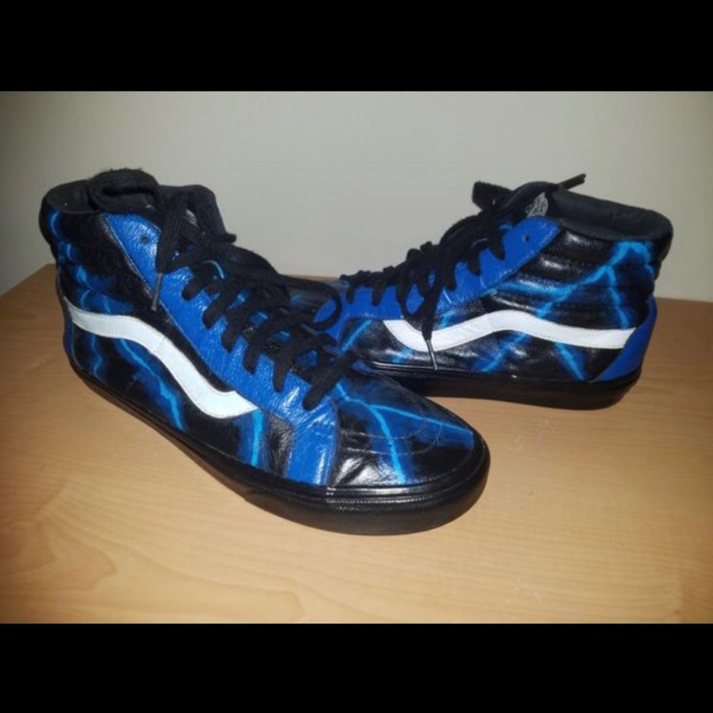 Custom van “lightning blues”